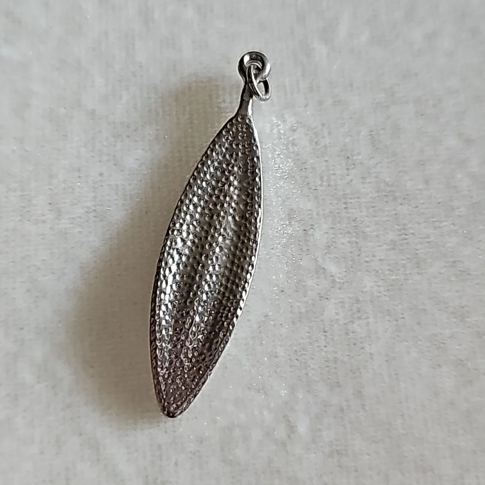 Silver Tone Rhinestone Leaf Pendant 🔑